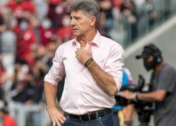 Renato critica arbitragem e pergunta se no próximo jogo do Flamengo atletas poderão dar socos