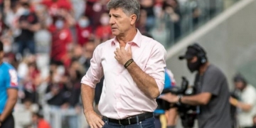 Renato critica arbitragem e pergunta se no próximo jogo do Flamengo atletas poderão dar socos
