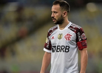 Everton Ribeiro culpa árbitros pelo empate do Flamengo e polemiza com declarações