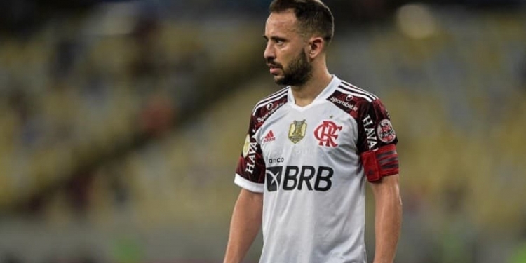 Everton Ribeiro culpa árbitros pelo empate do Flamengo e polemiza com declarações
