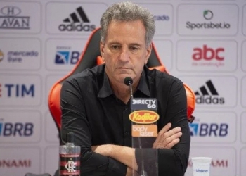 Jogador do Flamengo contestado pela torcida recusa proposta do exterior para continuar no time de Renato Gaúcho