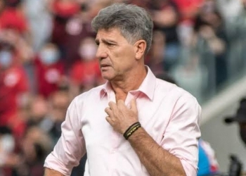 Ex-lateral Léo Moura conversa com jogadores do Flamengo nos bastidores e expõe o que ouviu sobre Renato Gaúcho