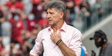 Ex-lateral Léo Moura conversa com jogadores do Flamengo nos bastidores e expõe o que ouviu sobre Renato Gaúcho
