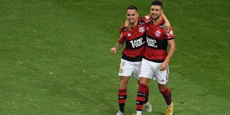 Arrascaeta ‘provoca’ Michael após vitória do Flamengo e tudo vai parar na internet
