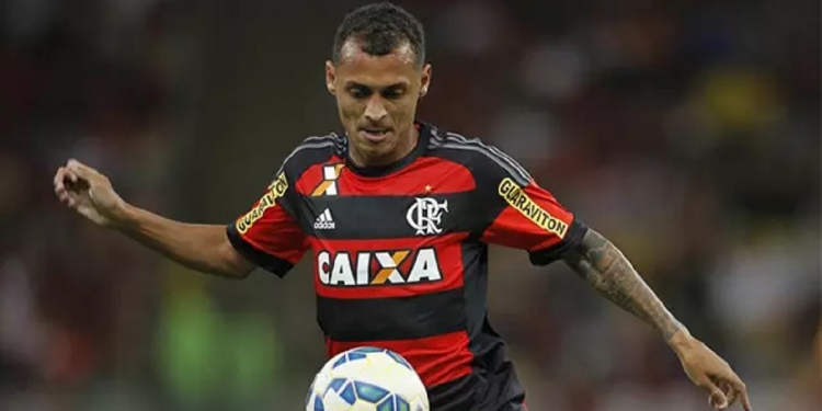Jogador que atua no futebol europeu quer voltar ao Flamengo e entra em contato com a diretoria