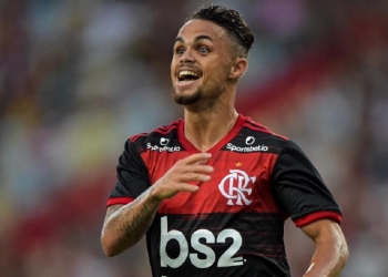 Árabes oferecem o dobro do salário pago pelo Flamengo para levar Michael ao Oriente Médio