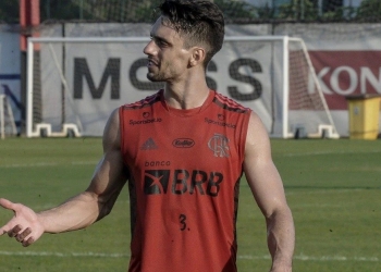Flamengo confirma lesão em Rodrigo Caio às vésperas da Libertadores; zagueiro vira dúvida para a final
