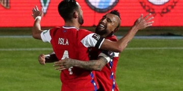 Arturo Vidal manda mensagem enigmática à torcida do Flamengo ao lado de Isla e deixa Nação entusiasmada