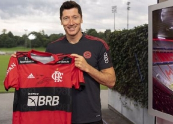 Nova contratação? Lewandowski surge com camisa do Flamengo e empolga torcedores