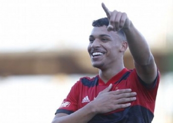 Jogador do Flamengo vira assunto nos principais jornais da Espanha: ‘Gosto do Neymar, mas jogo mais como o De Bruyne’