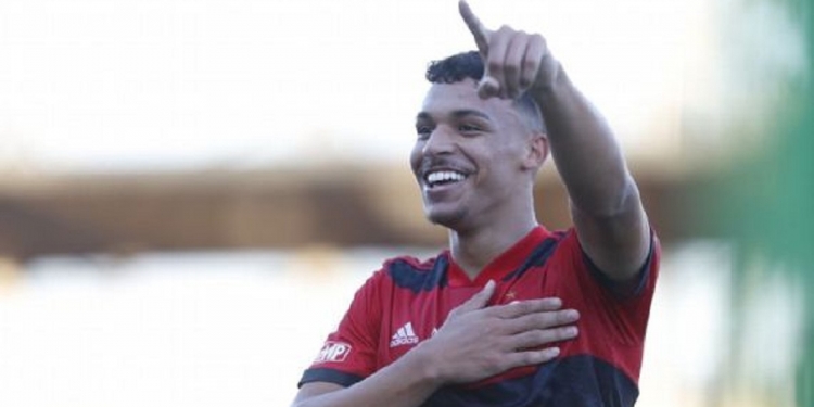 Jogador do Flamengo vira assunto nos principais jornais da Espanha: ‘Gosto do Neymar, mas jogo mais como o De Bruyne’
