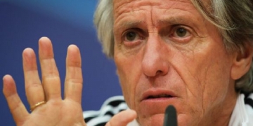 Benfica rompe o silêncio e emite nota pública dizendo se é verdade a demissão de Jorge Jesus