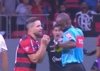 Árbitro admite que prejudicou o Flamengo e faz pedido de desculpas por erro grosseiro