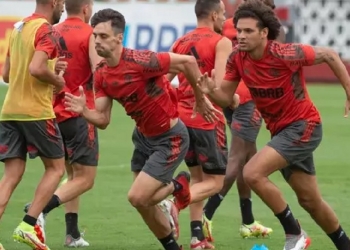 Flamengo define se Rodrigo Caio disputará a final da Libertadores após edema na panturrilha