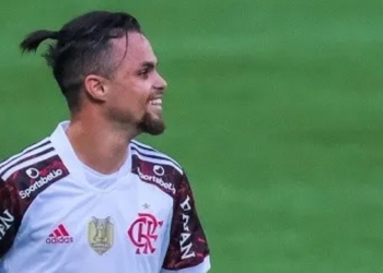 Michael quer continuar no Flamengo apesar de aliciamento vindo do futebol do Oriente Médio