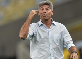 Renato ‘vai pra cima’ de jornalista em coletiva de imprensa do Flamengo