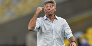 Renato ‘vai pra cima’ de jornalista em coletiva de imprensa do Flamengo