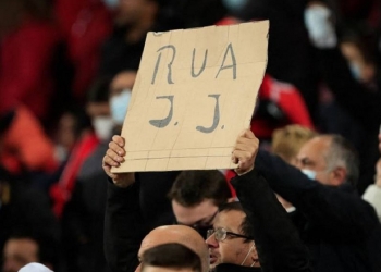 ‘Veio com defeito’: Torcida do Benfica liga para loja do Flamengo para ‘devolver’ Jorge Jesus