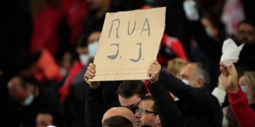 ‘Veio com defeito’: Torcida do Benfica liga para loja do Flamengo para ‘devolver’ Jorge Jesus