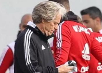 Flamengo pausa as buscas por novo treinador para ficar à espera de demissão de Jorge Jesus no Benfica