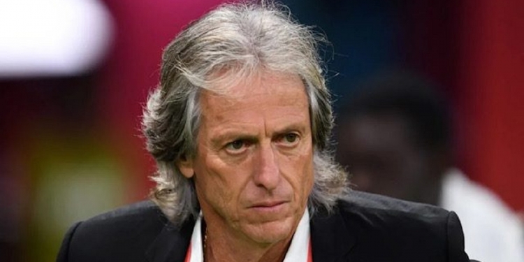 Vídeo mostra torcedores do Benfica protestando pela demissão de Jorge Jesus; Flamengo segue de olho