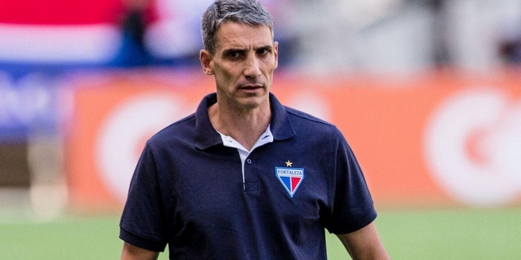Em busca de novo técnico, Flamengo consulta situação de Juan Pablo Vojvoda, do Fortaleza