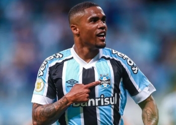 A caminho do Flamengo? Especulado no Mengão, Douglas Costa tem saída confirmada do Grêmio