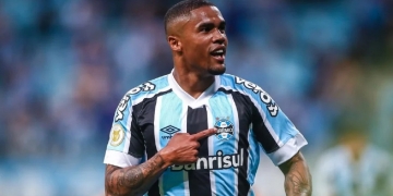 A caminho do Flamengo? Especulado no Mengão, Douglas Costa tem saída confirmada do Grêmio