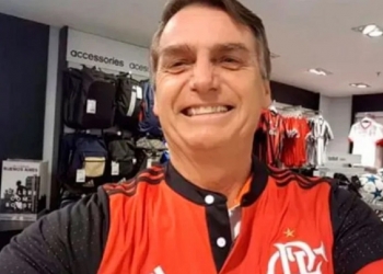 Jair Bolsonaro zomba do Flamengo e o compara ao Vasco: ‘Tá no mesmo caminho. Só tá ficando de vice’