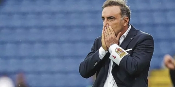 Cotado no Flamengo, Carlos Carvalhal é eliminado com goleada de 5 a 1; manifestação da torcida termina com polícia