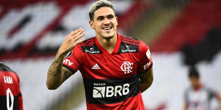 Dirigente do Flamengo ironiza proposta de 7 milhões de euros do São Paulo por Pedro