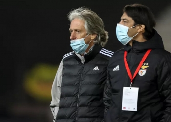 Presidente do Benfica estaria irritado com novela entre Jorge Jesus e Flamengo, aumentando a pressão por sua queda