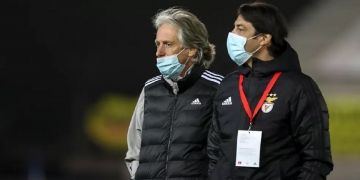 Presidente do Benfica estaria irritado com novela entre Jorge Jesus e Flamengo, aumentando a pressão por sua queda