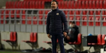 Técnico cotado para assumir o Flamengo em 2022 é demitido do atual clube e deixa caminho livre à Gávea