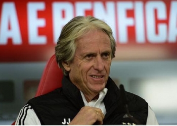 Auxiliar de Jorge Jesus nega acerto com o Flamengo e garante permanência no Benfica