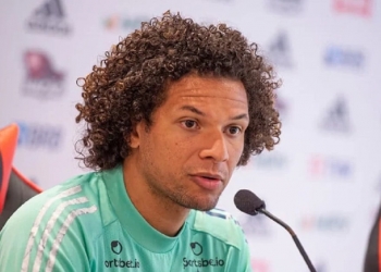 Flamengo recebe proposta milionária do Oriente Médio pela venda de Willian Arão