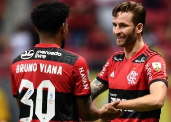 Zagueiro criticado pela torcida do Flamengo dá adeus oficial ao Rubro-Negro