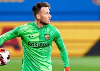 Estafe do goleiro Neto, do Barcelona, rompe o silêncio e comenta se há negociação com o Flamengo