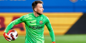 Estafe do goleiro Neto, do Barcelona, rompe o silêncio e comenta se há negociação com o Flamengo
