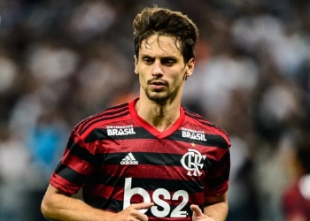 Rodrigo Caio é internado às pressas após complicação em cirurgia