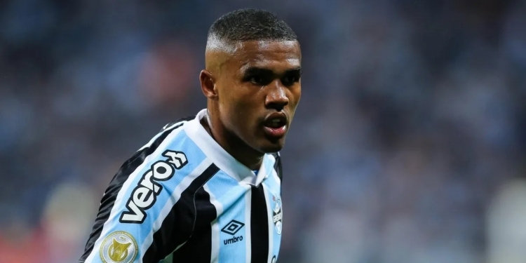 Jornalista crava consulta do Flamengo pela contratação de Douglas Costa
