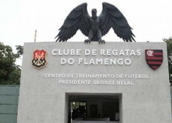Muro do CT Ninho do Urubu amanhece pichado com palavras de ordem endereçadas a Paulo Sousa