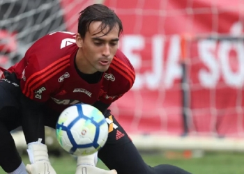 Depois de 12 anos, César se despede do Flamengo pela porta dos fundos com desabafo emocionante: ‘Sou cria do Mengão’