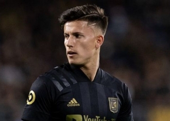 Flamengo pode levar ‘chapéu’ do Internacional na contratação do uruguaio Brian Rodríguez