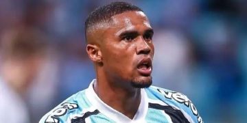 Flamengo abre negociações para a contratação de Douglas Costa; cláusula proíbe atuação em outro clube do Brasil