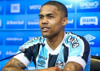 Presidente do Flamengo rompe o silêncio e faz declarações sobre rumores de contato com Douglas Costa