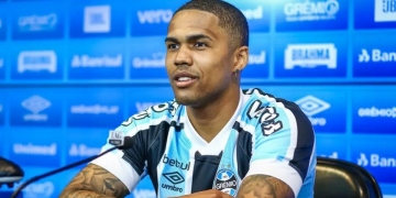 Presidente do Flamengo rompe o silêncio e faz declarações sobre rumores de contato com Douglas Costa