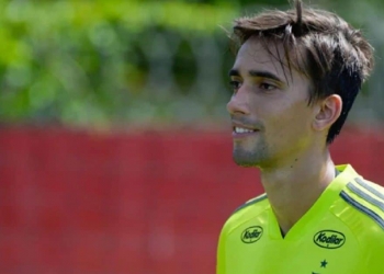 Depois de rescindir com o Flamengo, goleiro César acerta com time da primeira divisão do Campeonato Português