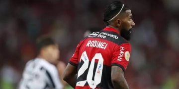 Internacional bate o martelo e decide se comprará lateral-direito Rodinei junto ao Flamengo
