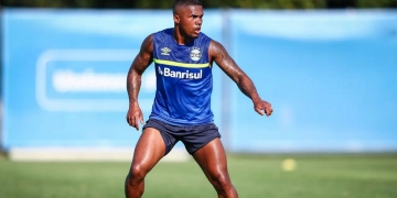 Douglas Costa se reúne com dirigentes do Flamengo; interesse de contratação é exposto, diz imprensa carioca